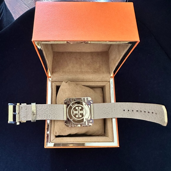 -SOLD-Tory Burch Izzie Watch. - Picture 6 of 7